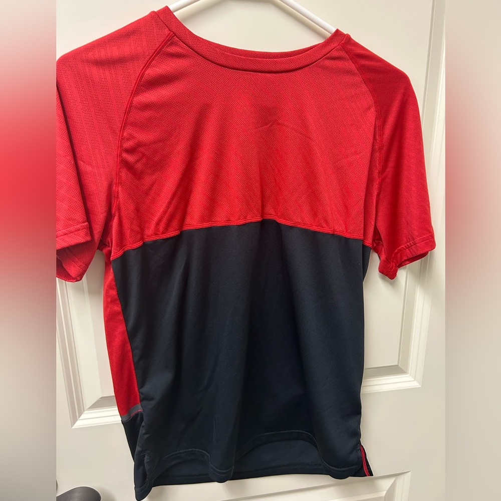 Zyia boys Red and Black Athletic T-Shirt small